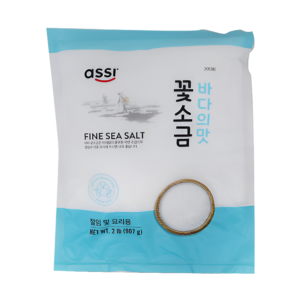 Packaging of Assi Fine Sea Salt, with a blue and white design, including a fine sea salt crystal on the front, and Korean and Vietnamese text indicating the product origin and flavor.